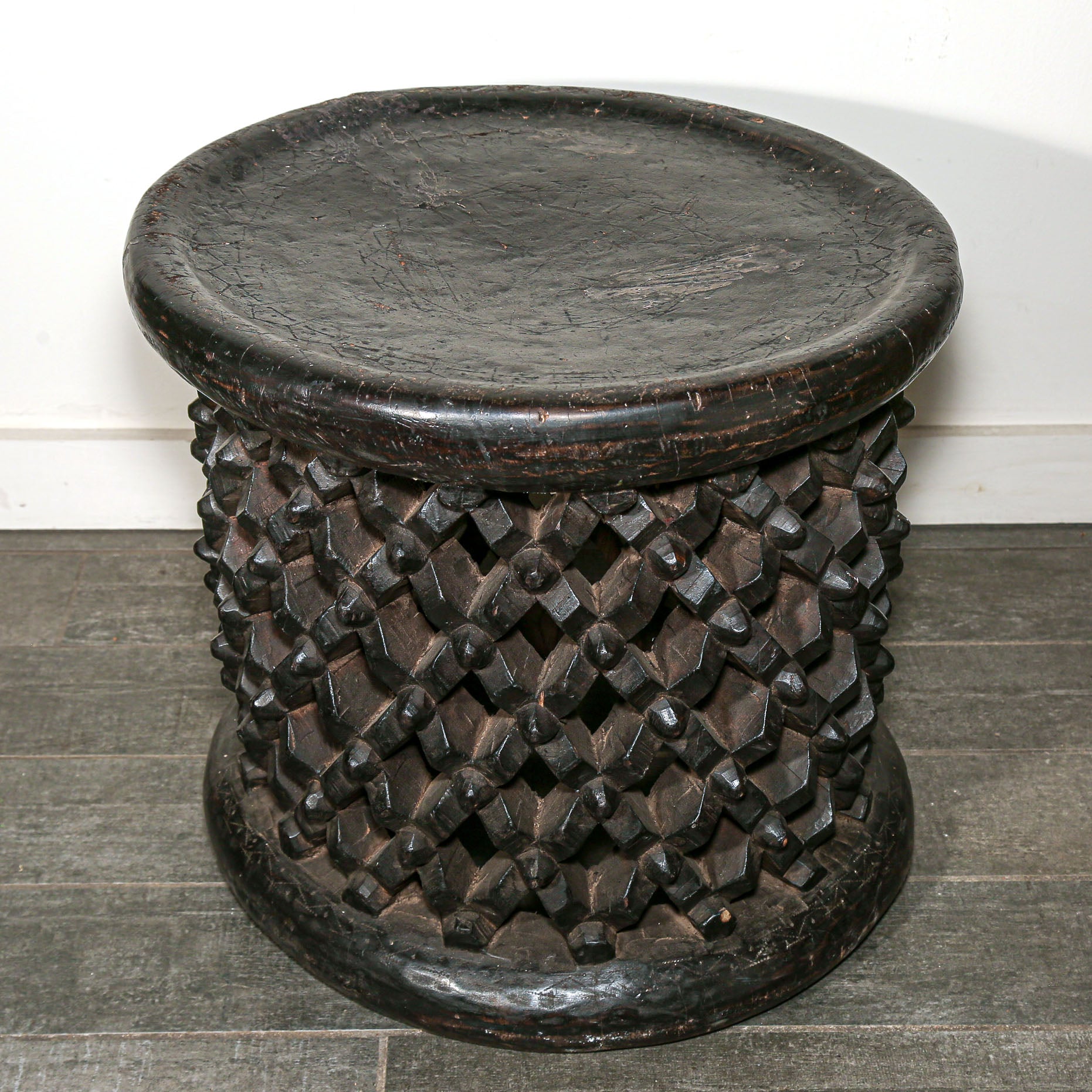 King stool table from Cameroon Table on the ground