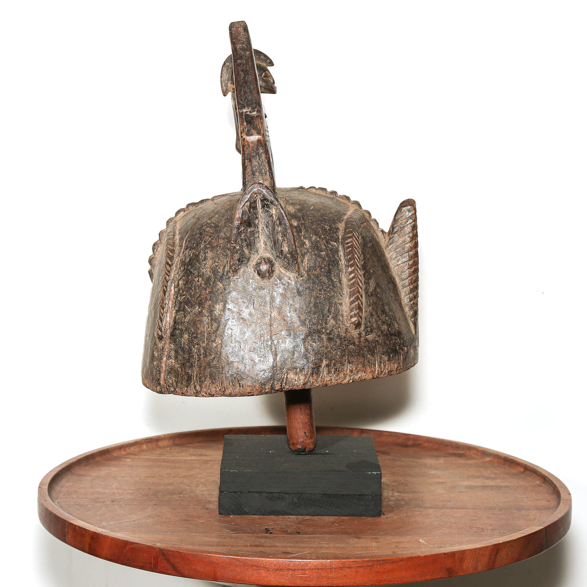 Traditional Senufo Noo mask from Côte d’Ivoire, hand-carved African tribal art with bold horned form