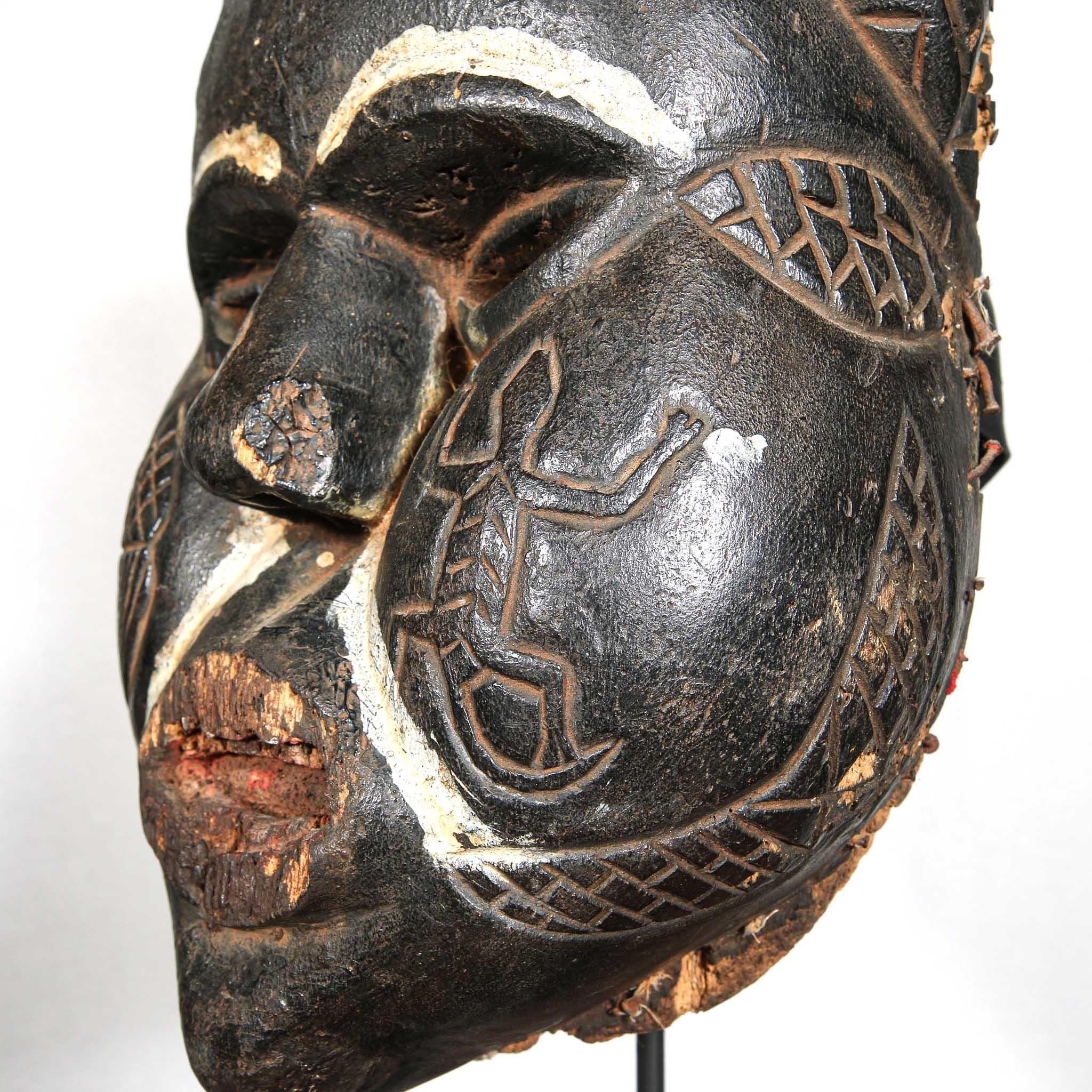 Ibibio Mask from Nigeria side close up