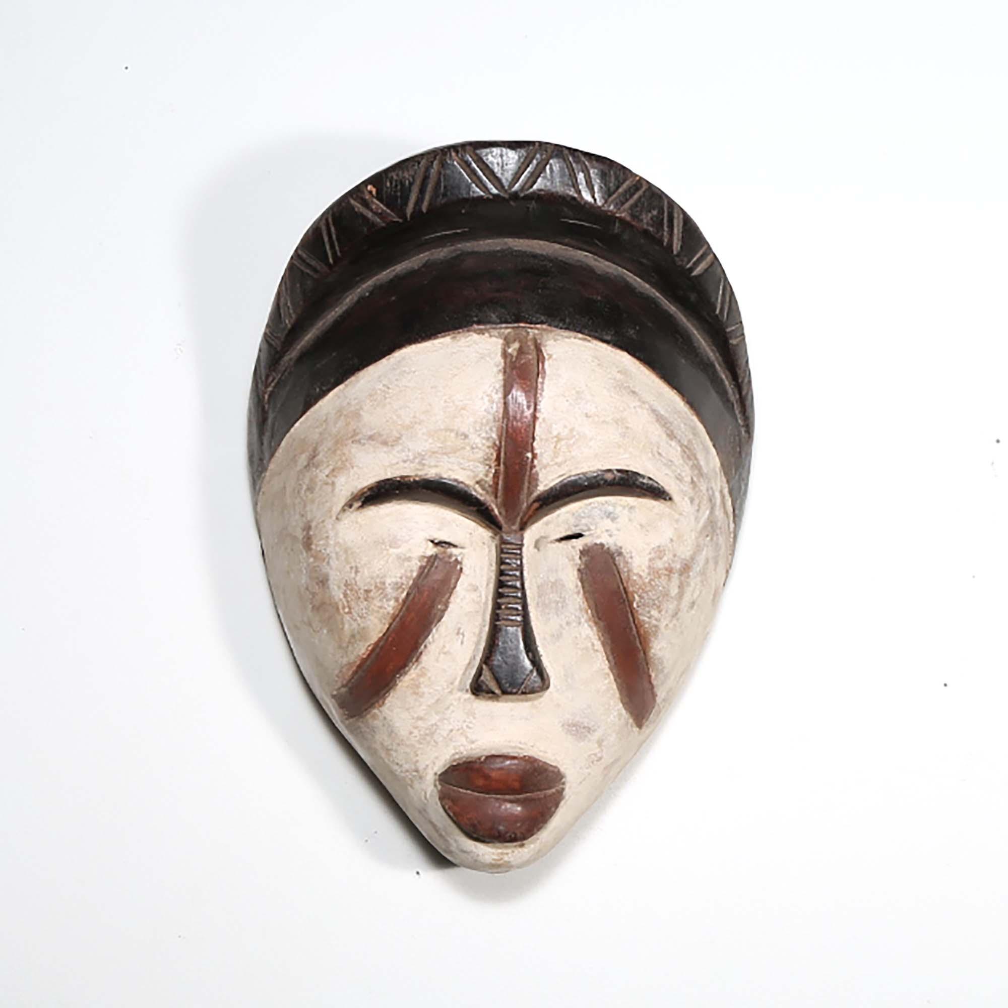 Punu Style Mask from Gabon as a wall decor idea up front