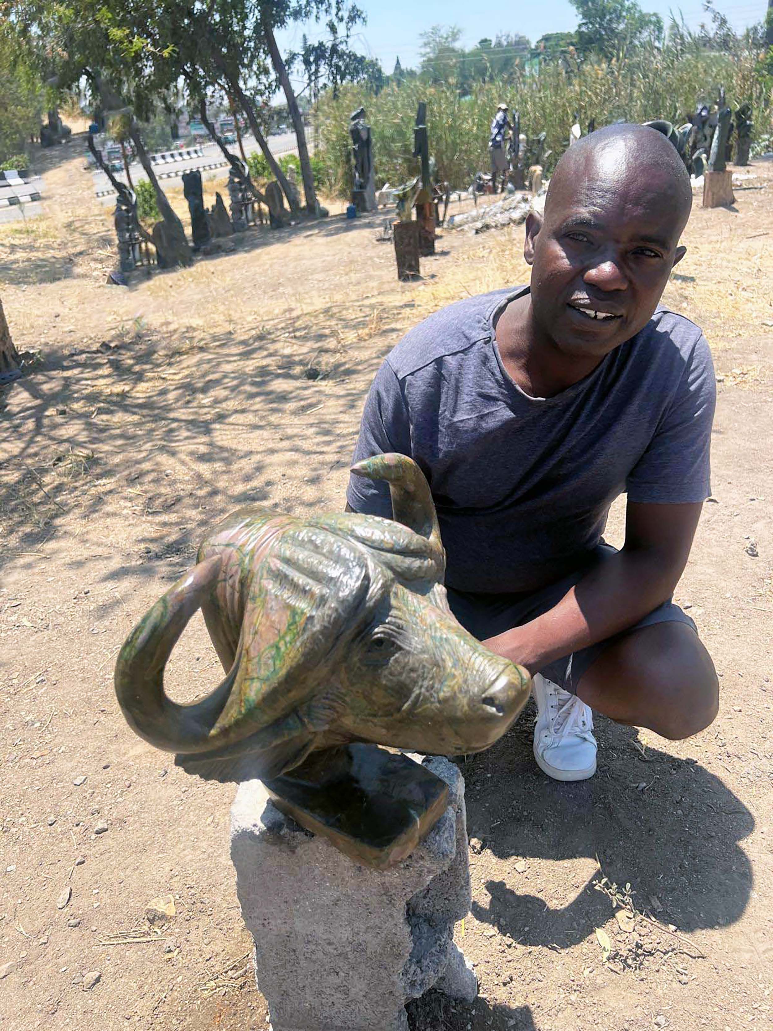 Image of the artist with his sculpture