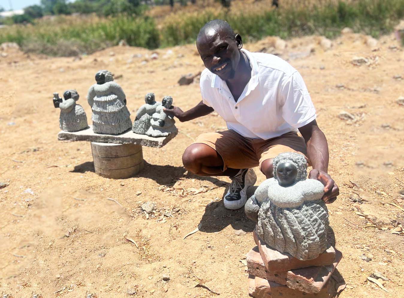 black and white sculpture artist in Zimbabwe