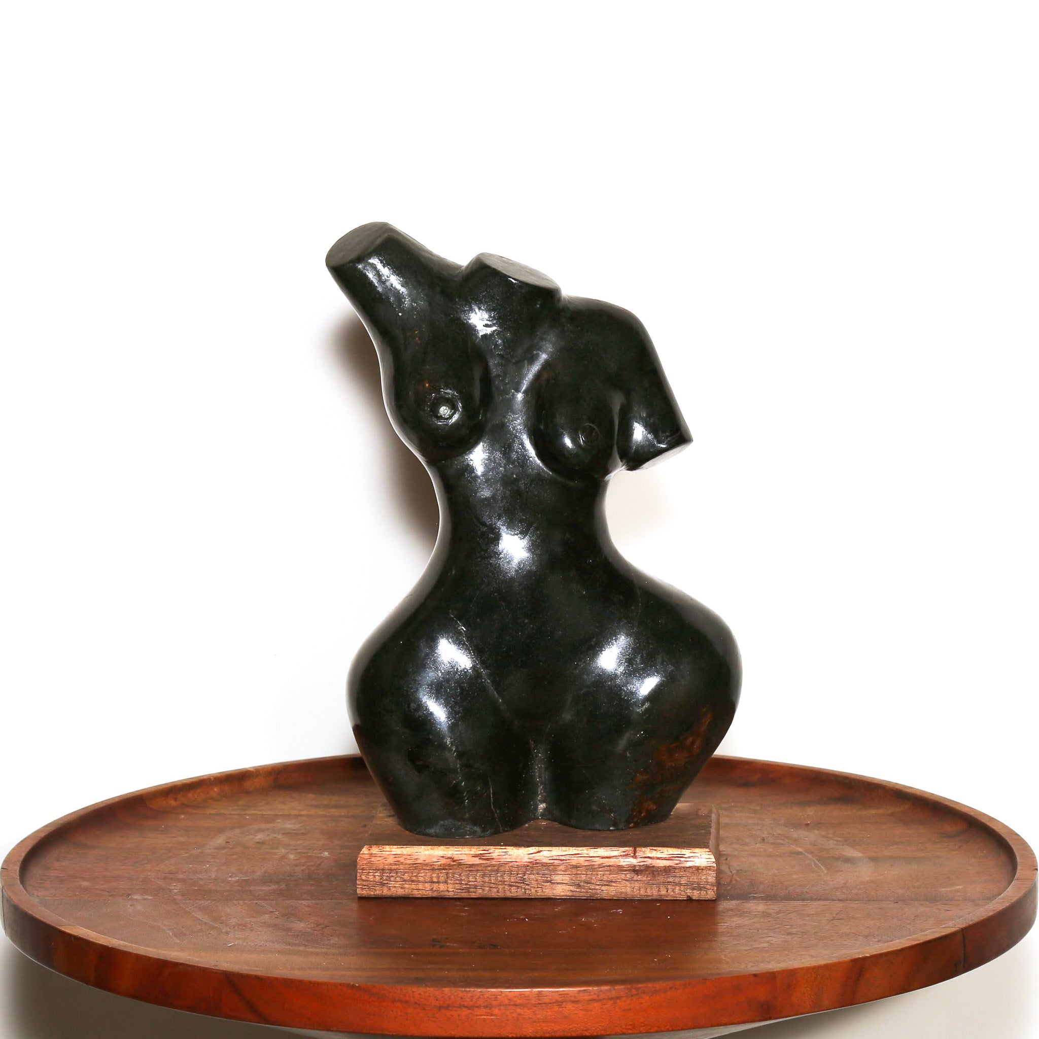 woman with wide hips sculpture