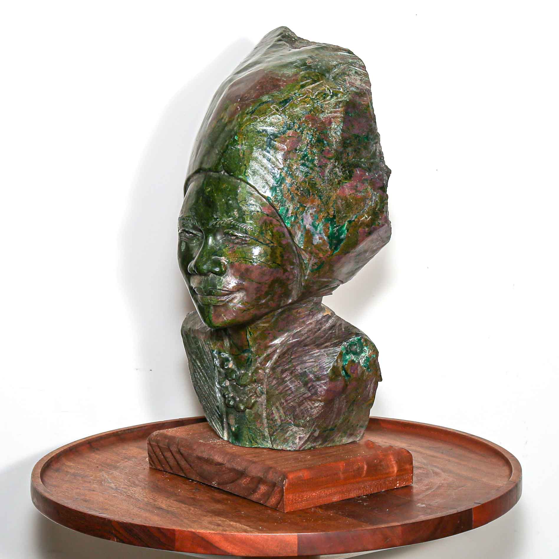 green sculpture for living room 