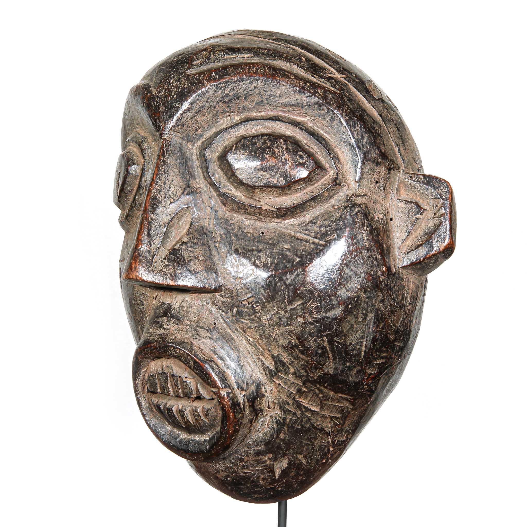 Night Society Bamaleki Mask, Cameroon right